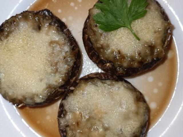 Champignons de Paris farcis au roquefort